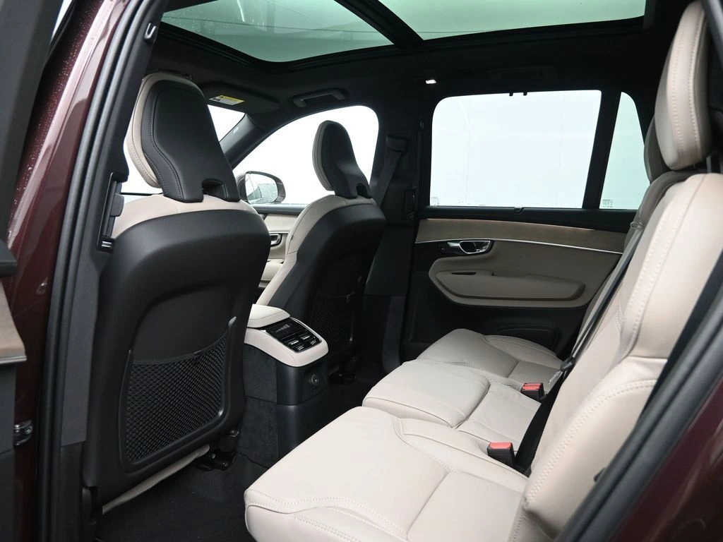 2026 Volvo - image 23