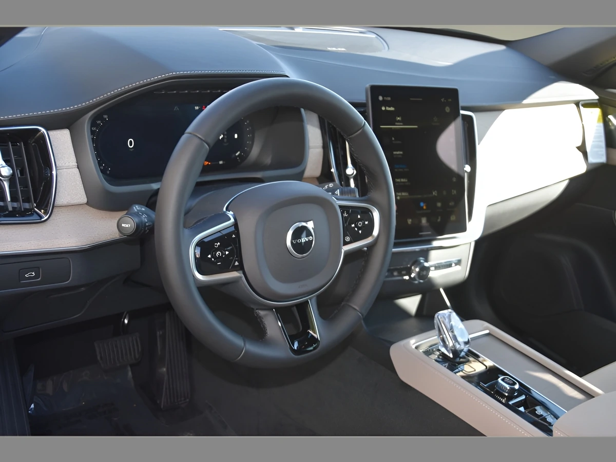 2026 Volvo XC90 Plus - Photo 11