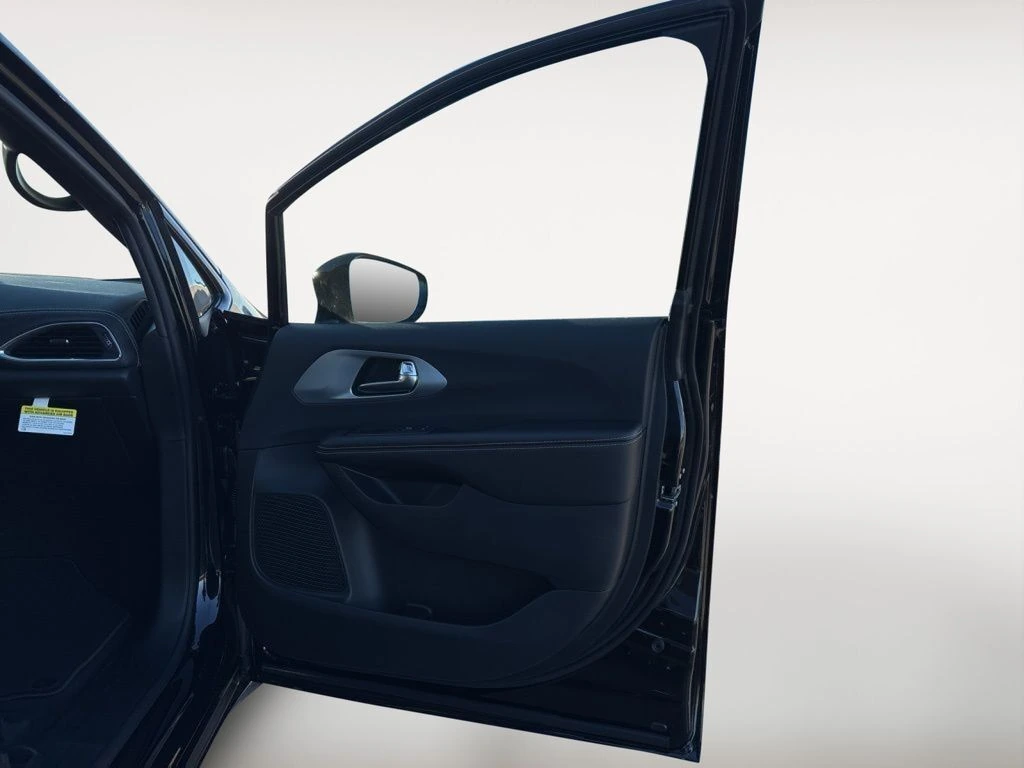 2026 Chrysler Pacifica Limited - Photo 19
