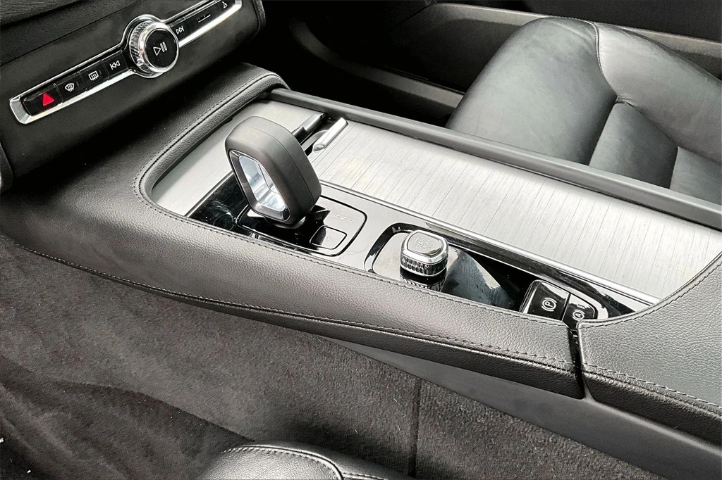 2023 Volvo - image 18