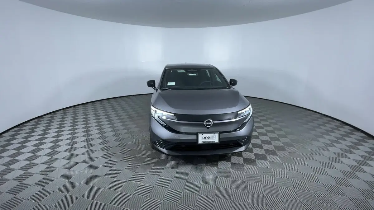 2026 Nissan Leaf S photo 3