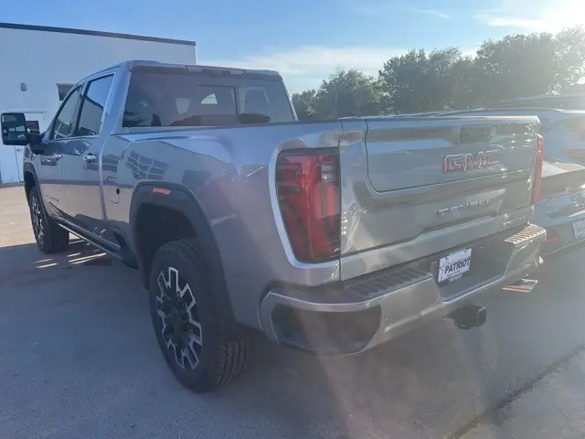 2025 Gmc Sierra HD Denali photo 3