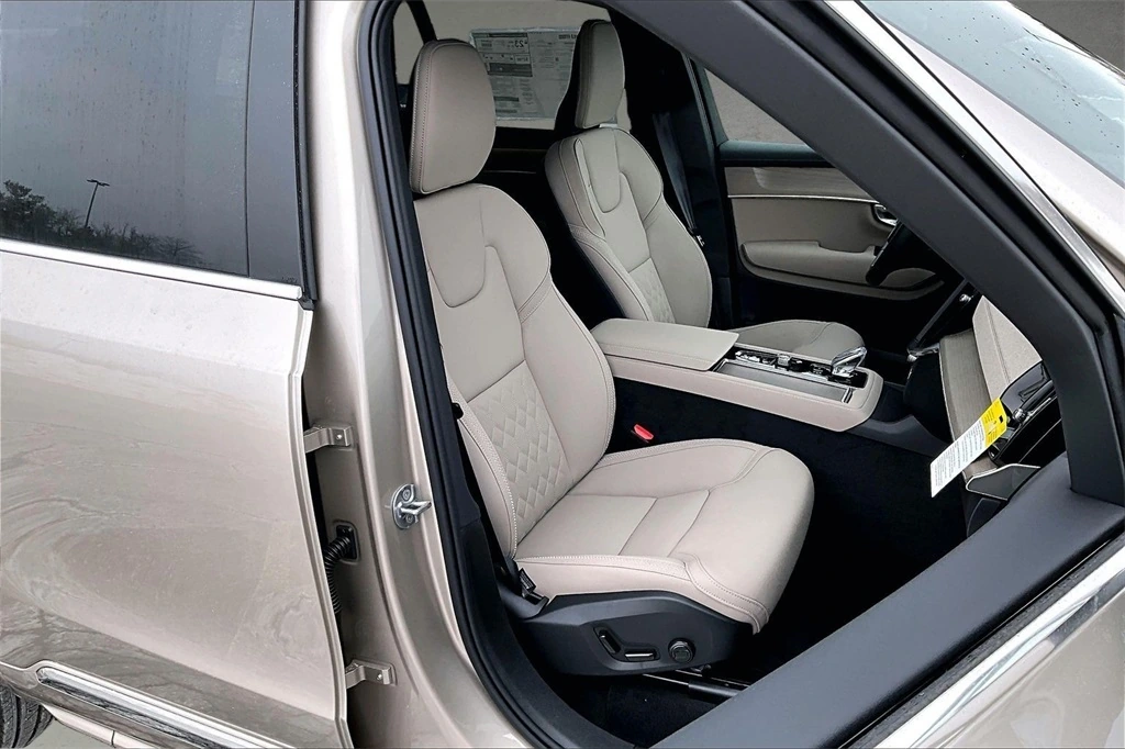 2026 Volvo - image 11