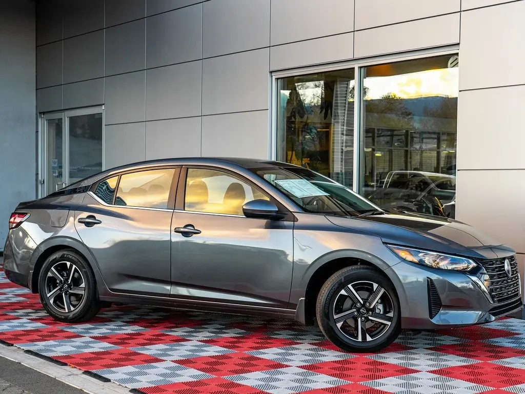 2025 Nissan Sentra SV photo 3