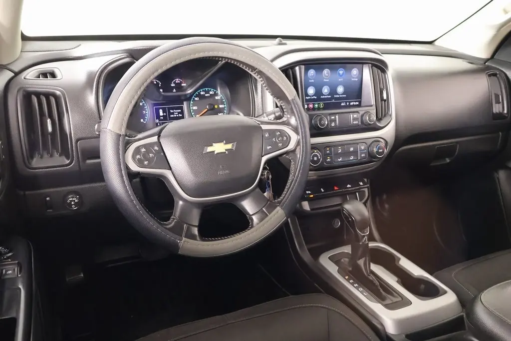 2022 Chevrolet Colorado LT photo 2