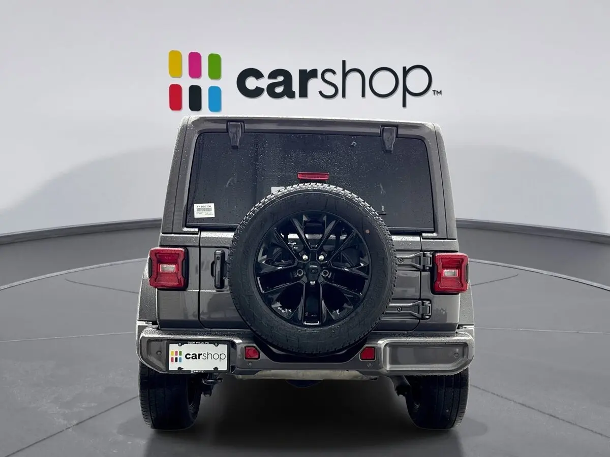 2021 Jeep Wrangler Unlimited Sahara High Altitude photo 4