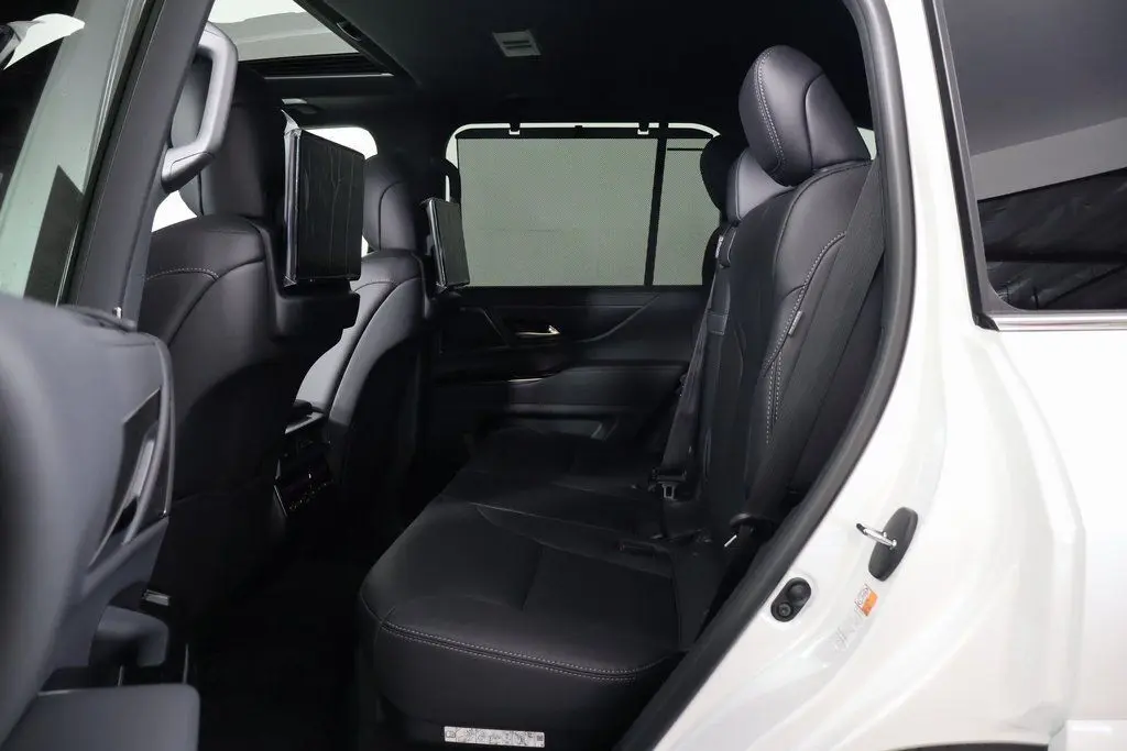 2025 Lexus LX 600 Luxury photo 6