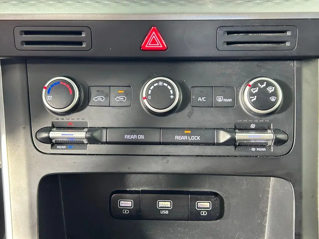 2022 Kia Carnival LXS photo 17