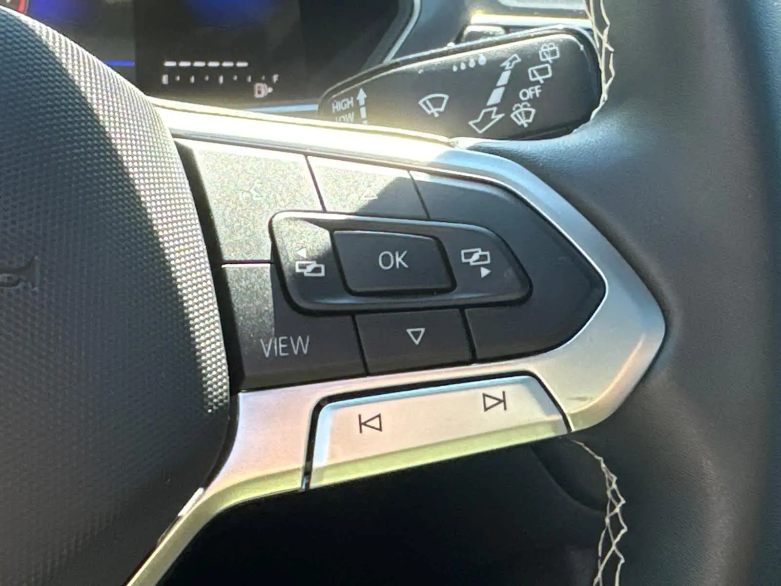 2023 Volkswagen Tiguan SE R-Line Black photo 21