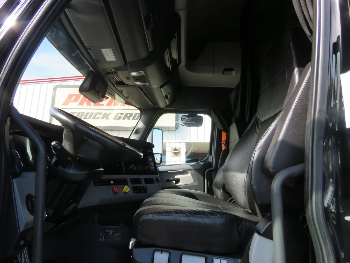 2022 Freightliner Cascadia - image 14