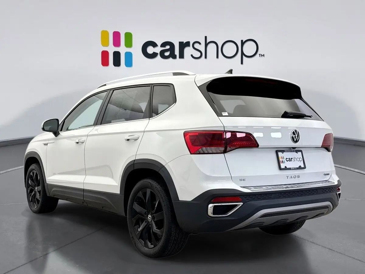 2022 Volkswagen Taos SE photo 3