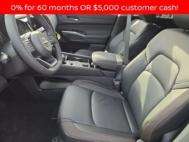 2025 Nissan Pathfinder SL photo 4