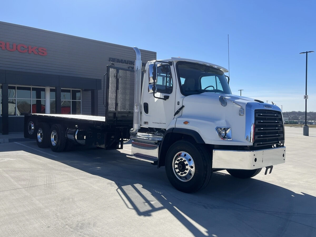 2018 Freightliner 114SD - image 11