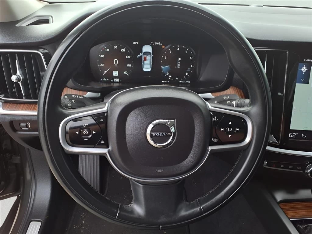 2021 Volvo - image 24