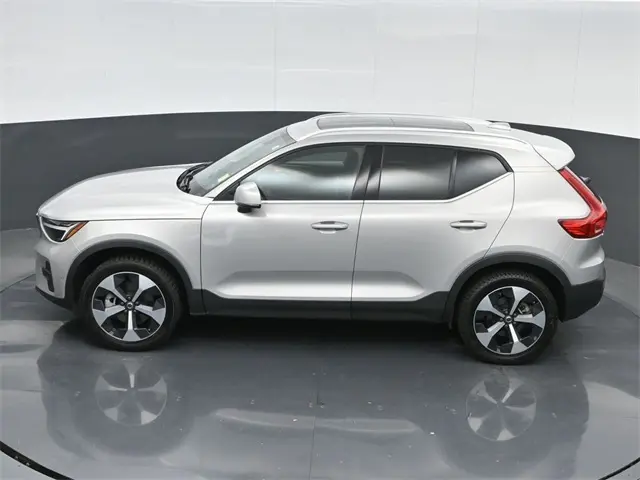 2024 Volvo XC40 Plus photo 42