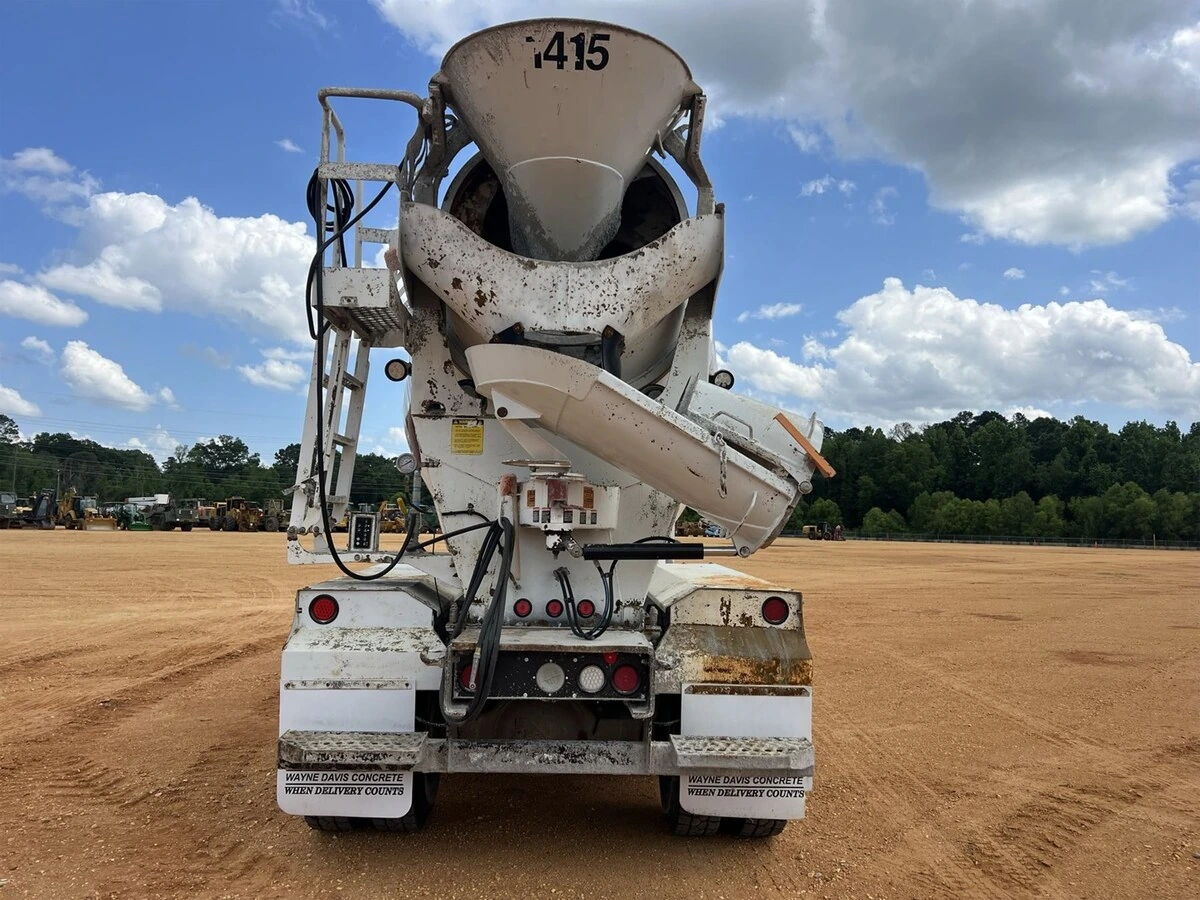 2017 Freightliner 114SD - image 4