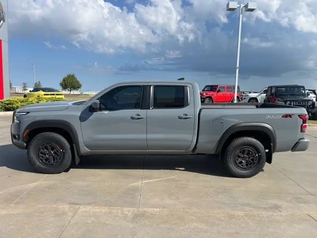 2025 Nissan Frontier PRO-4X photo 4