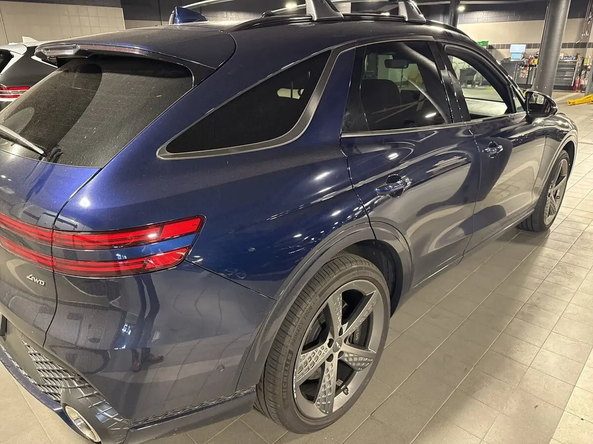2023 Genesis GV70 2.5T Sport Prestige photo 4