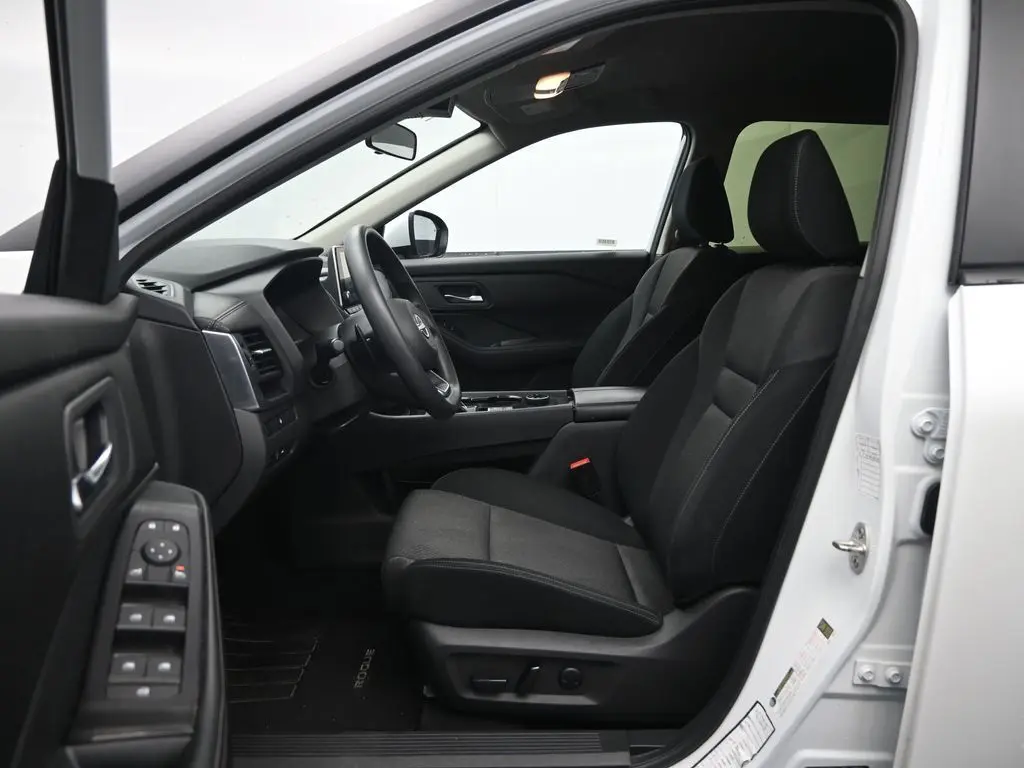 2024 Nissan Rogue SV AWD photo 18