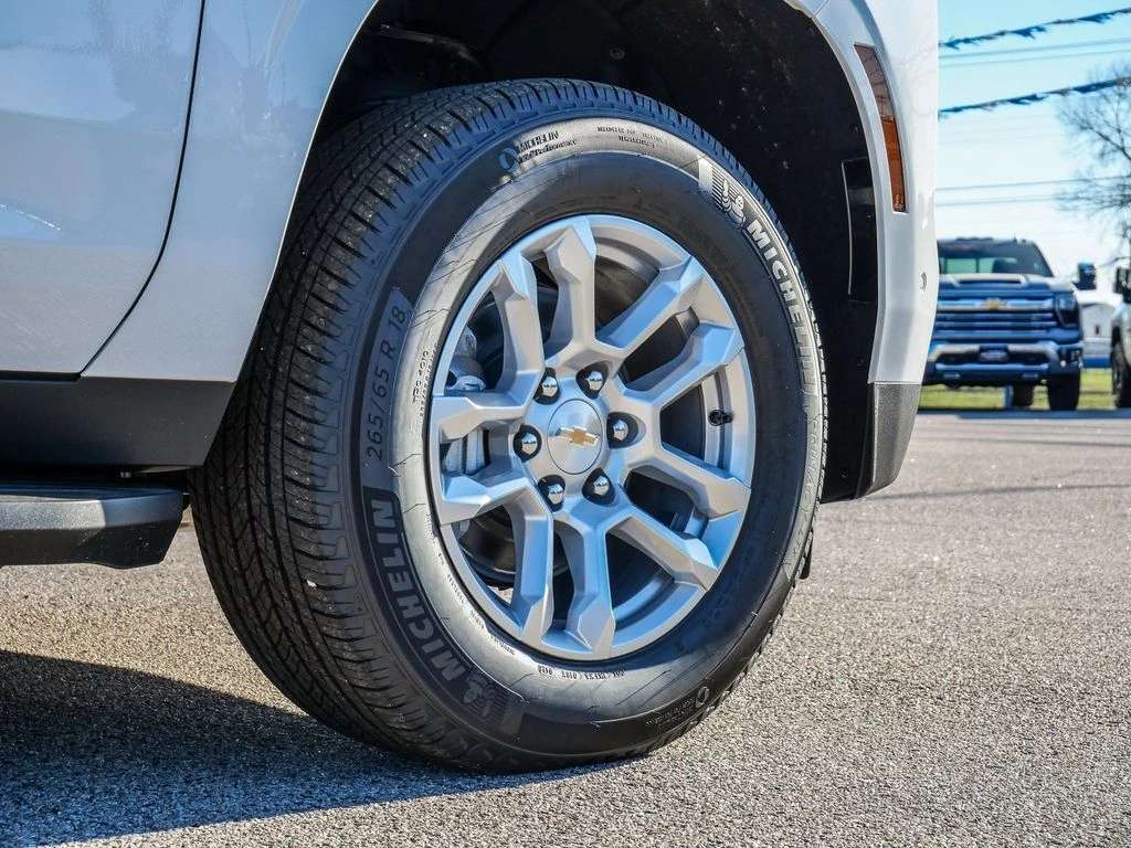 2026 Chevrolet Suburban LS - Photo 9