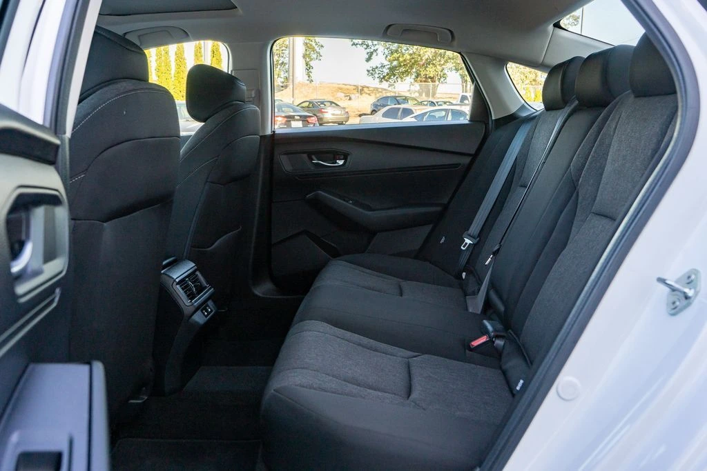 2025 Honda Accord SE - Photo 17