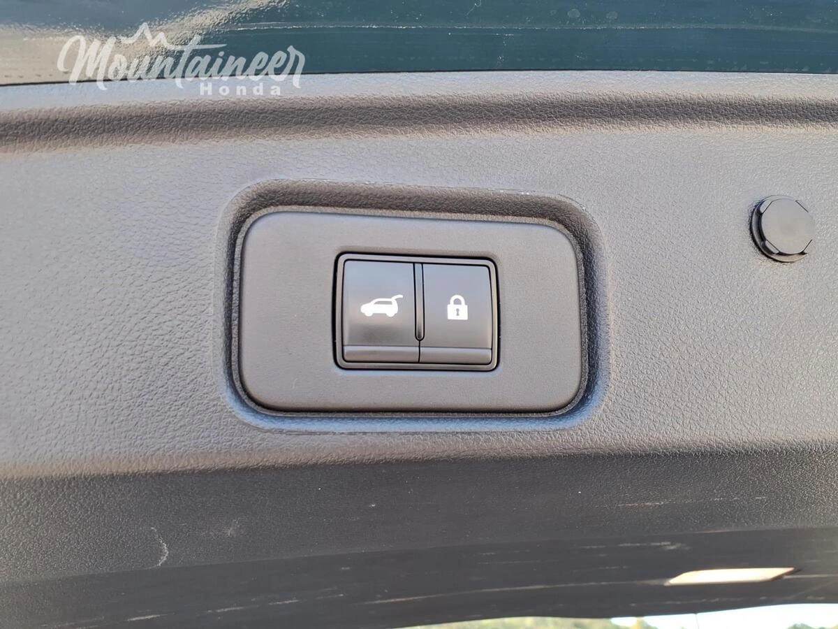 2025 Nissan Pathfinder SL - Photo 28