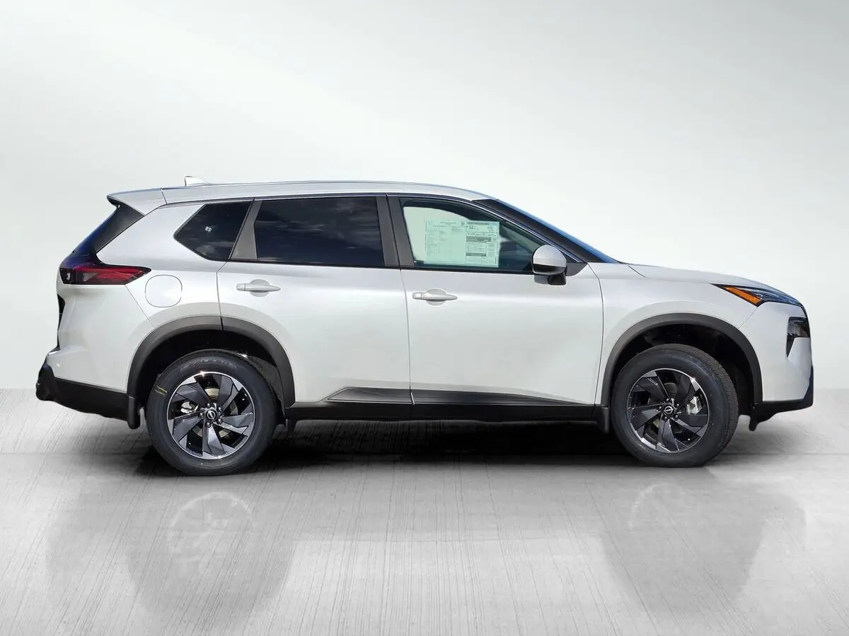 2026 Nissan Rogue SV photo 2