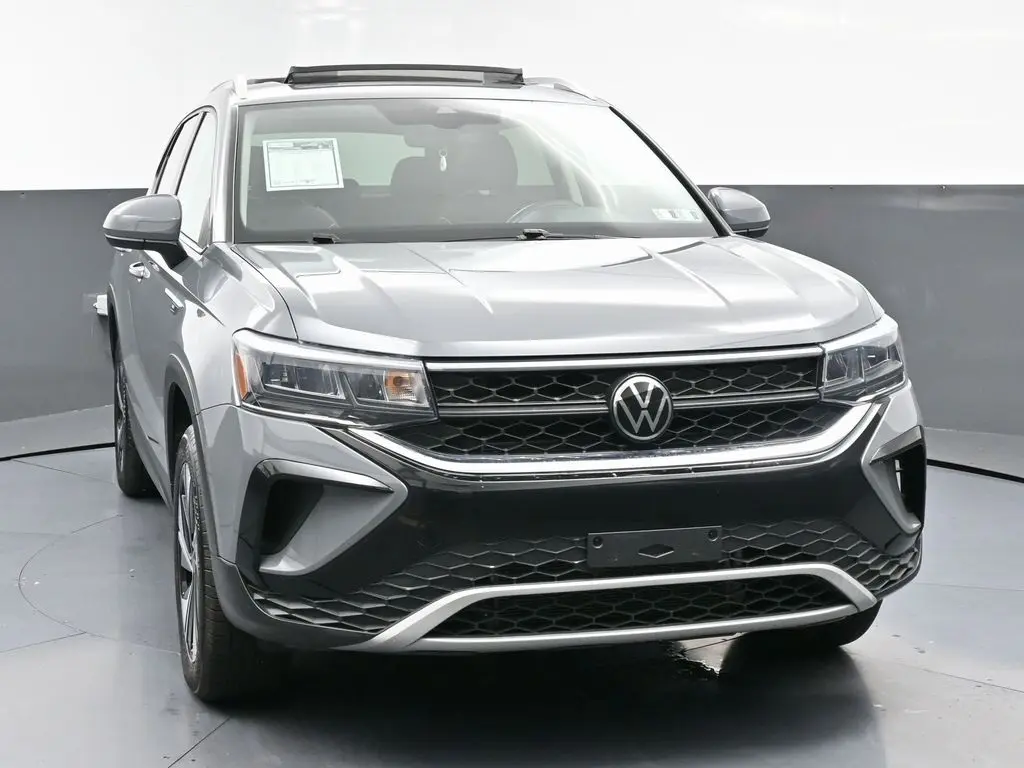 2024 Volkswagen Taos SE photo 2