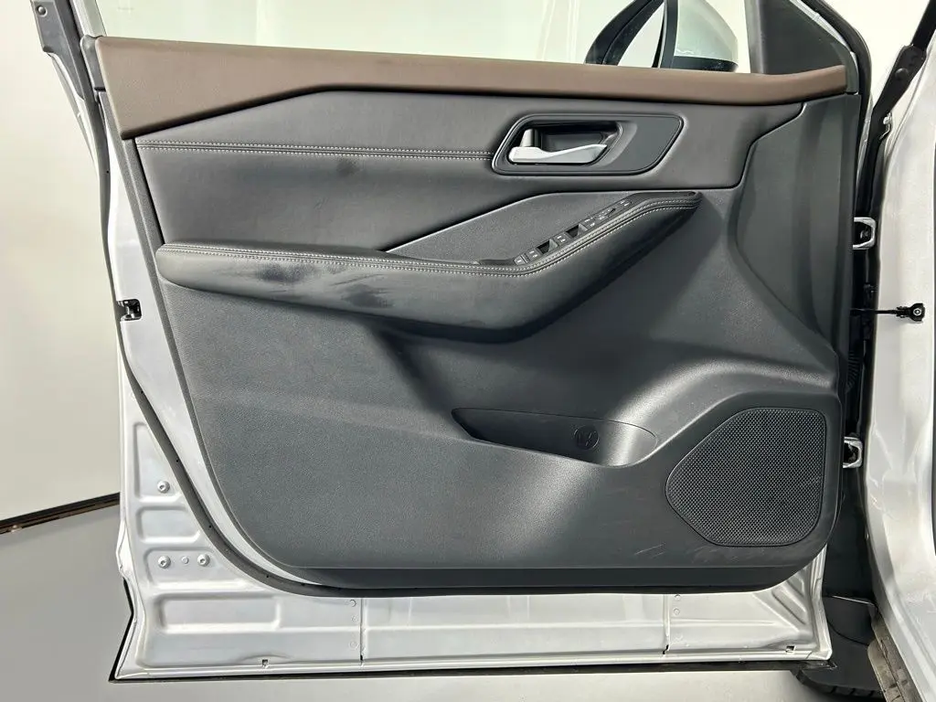 2022 Nissan Rogue SV photo 29