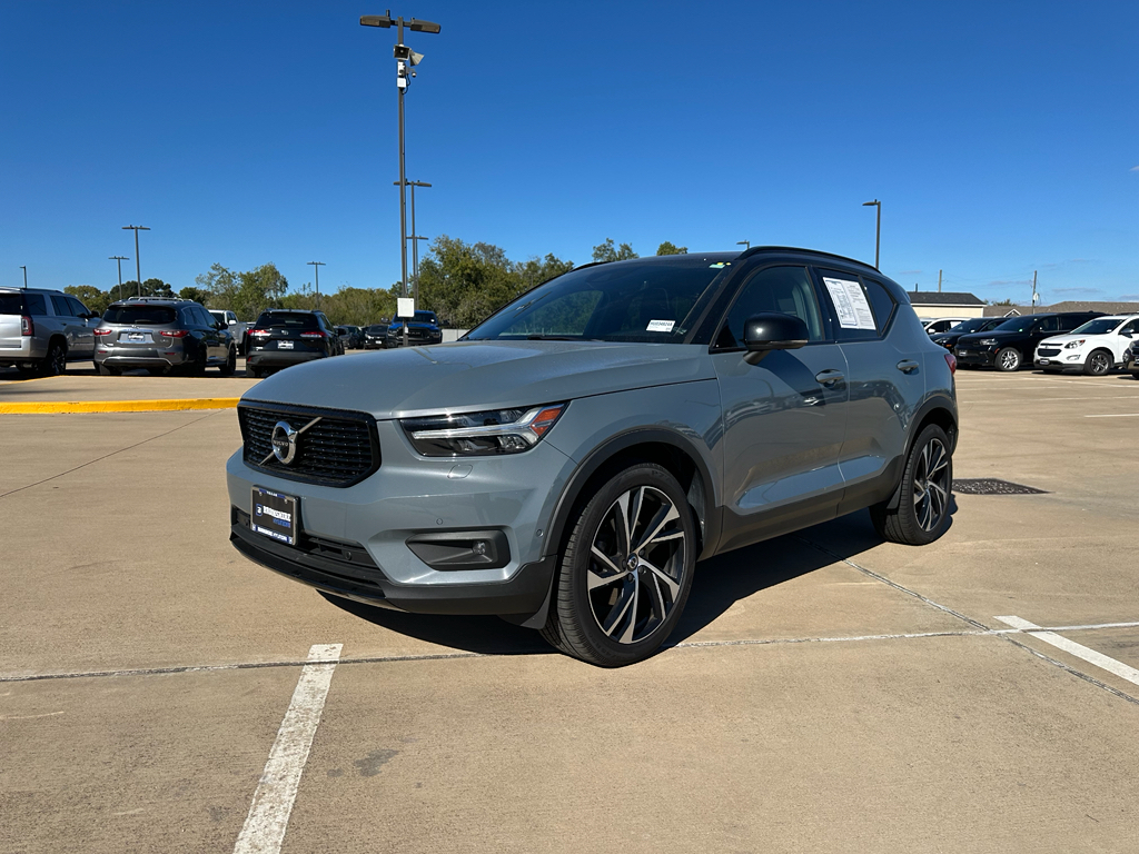 2020 Volvo XC40 R-Design's photo