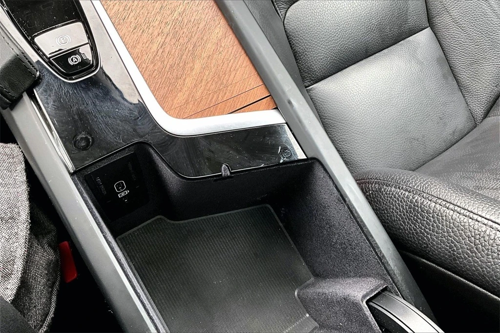 2024 Volvo - image 16
