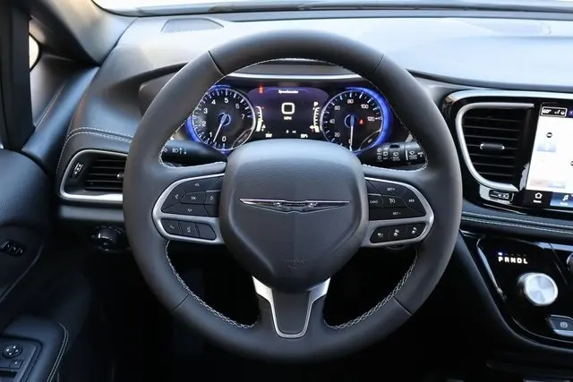 2026 Chrysler Pacifica photo 16