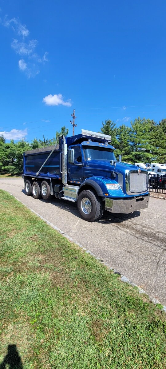 2023 International HX - image 3