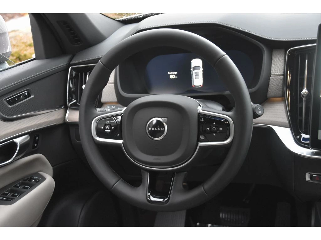 2026 Volvo - image 17
