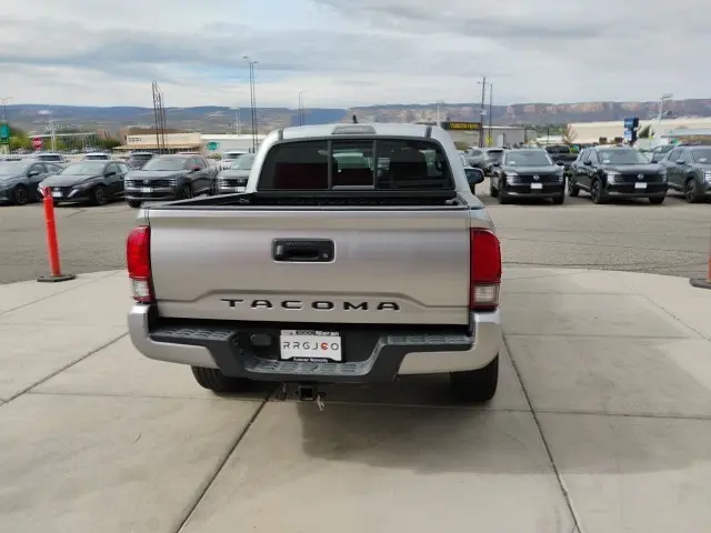 2020 Toyota Tacoma SR5 photo 3