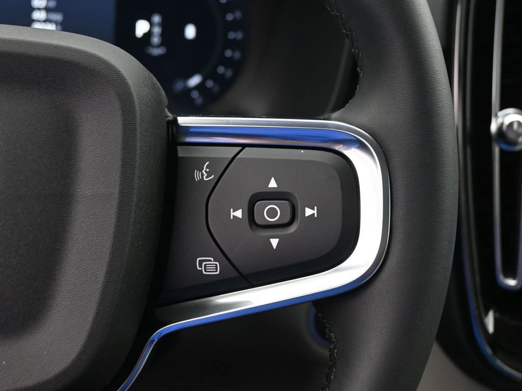 2026 Volvo - image 10