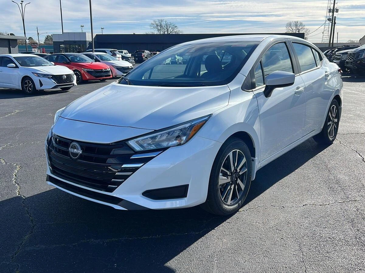 2025 Nissan Versa SV's photo