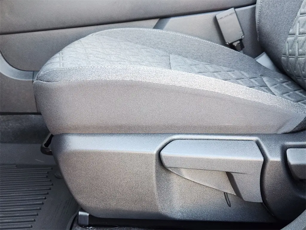 2025 Nissan Kicks SV photo 15
