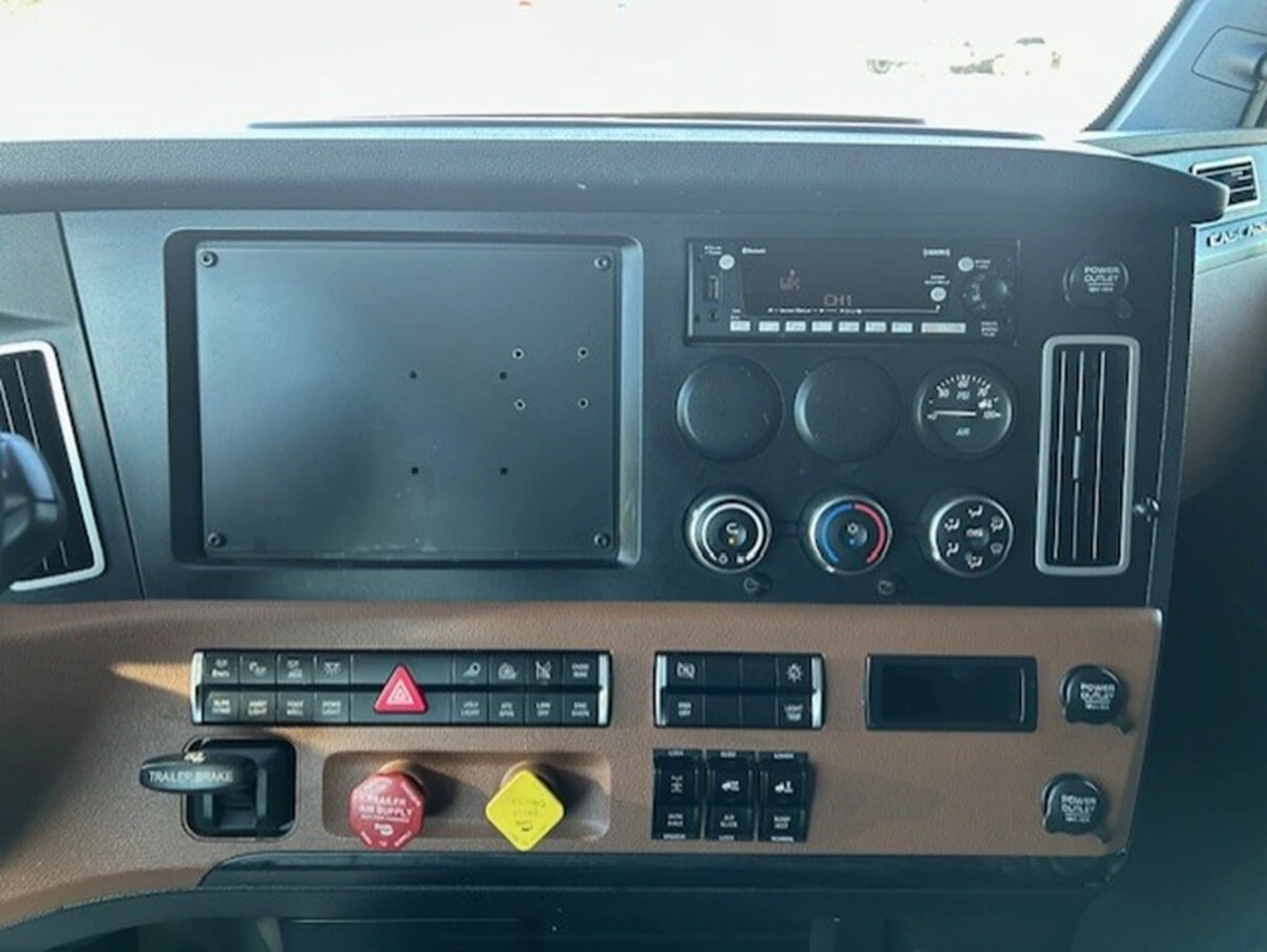 2024 Freightliner Cascadia - image 22