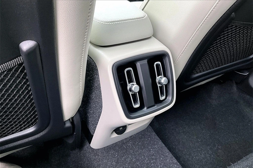 2024 Volvo - image 10