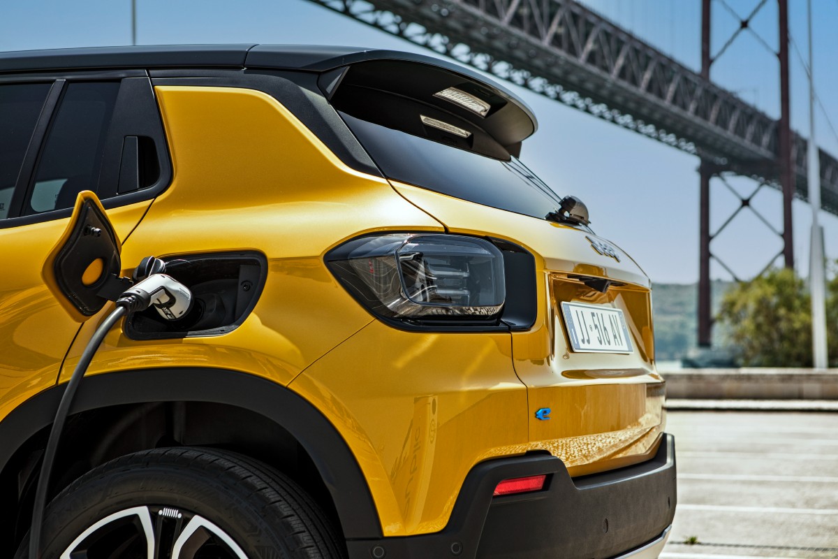 Jeep 4xe Exterior Rear End while Charging