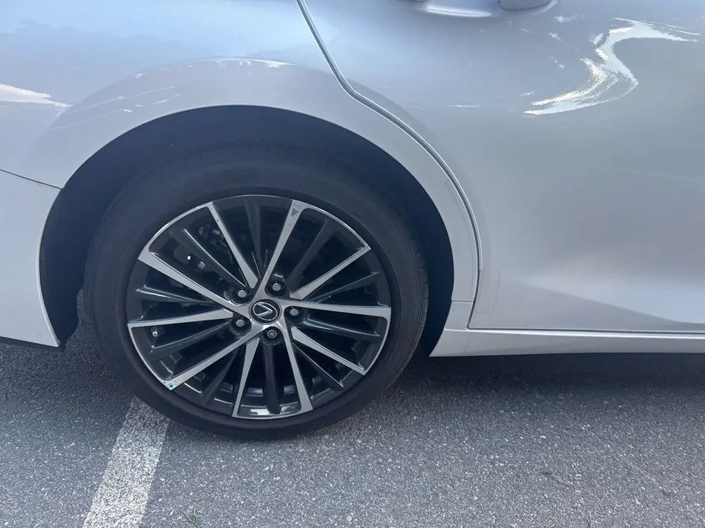 2024 Lexus ES 350 Premium photo 3