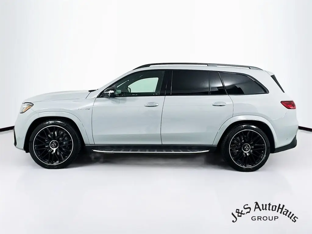 2025 Mercedes Benz GLS 63 AMG 4MATIC photo 4