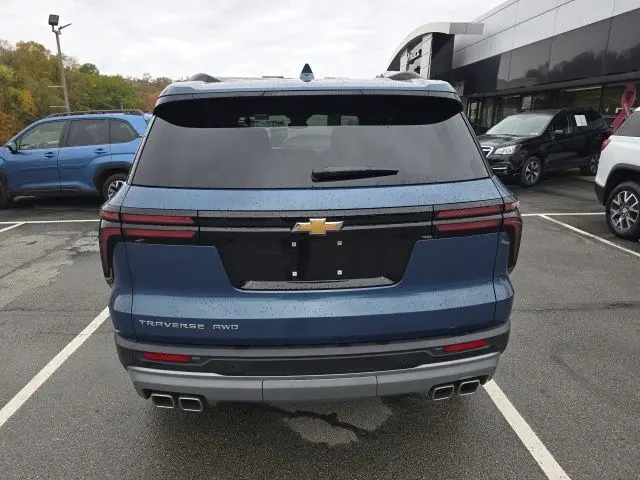 2025 Chevrolet Traverse 2LT photo 4