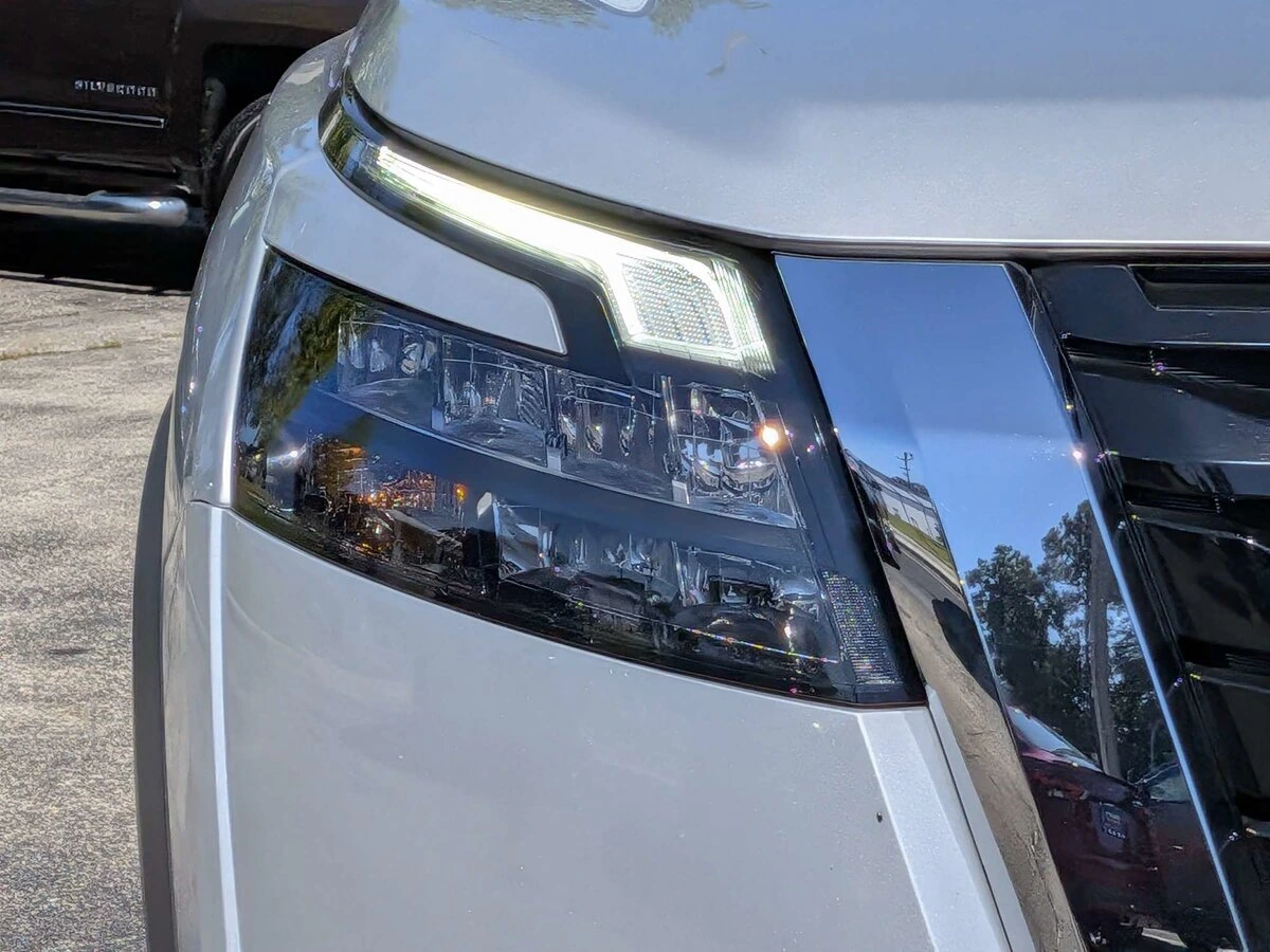 2024 Nissan Pathfinder SV - Photo 9