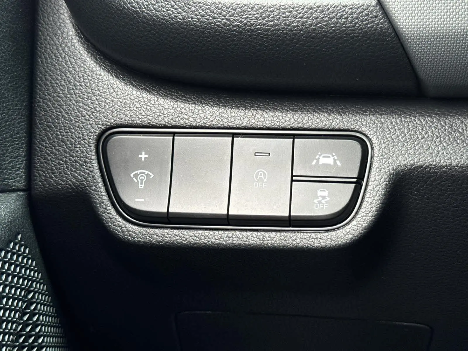 2022 Kia Seltos LX photo 17