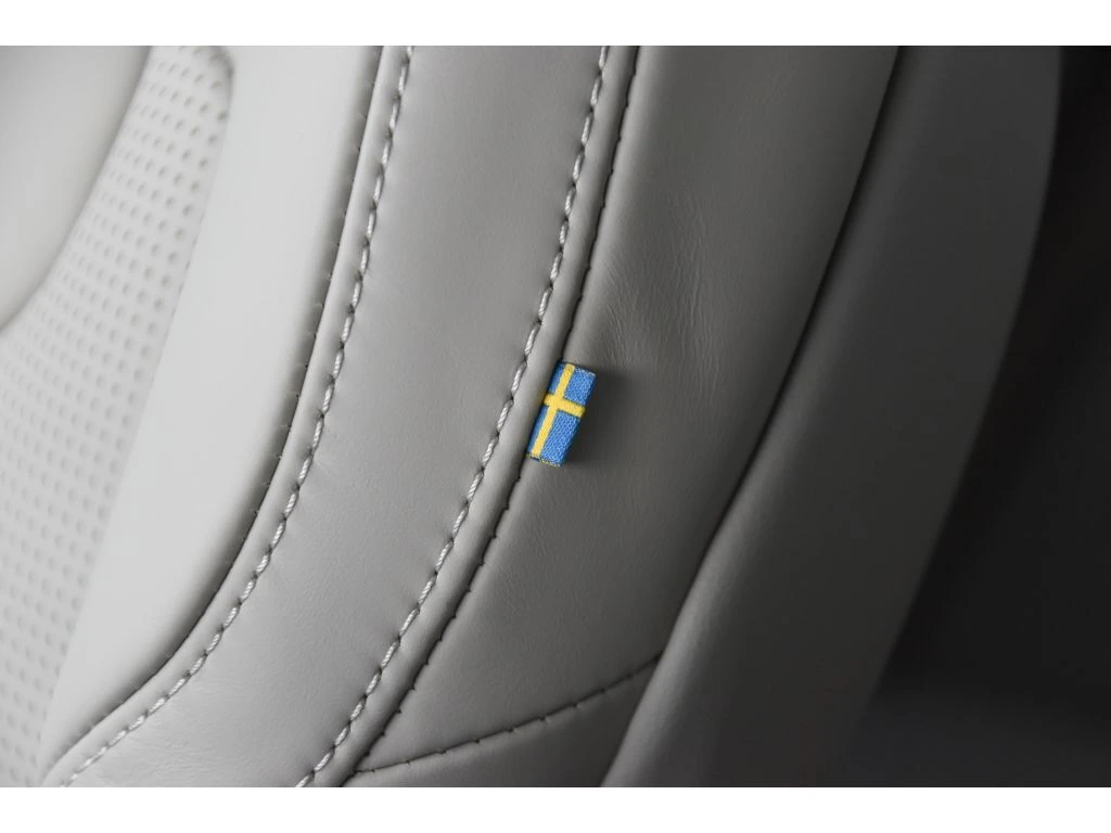 2026 Volvo - image 40