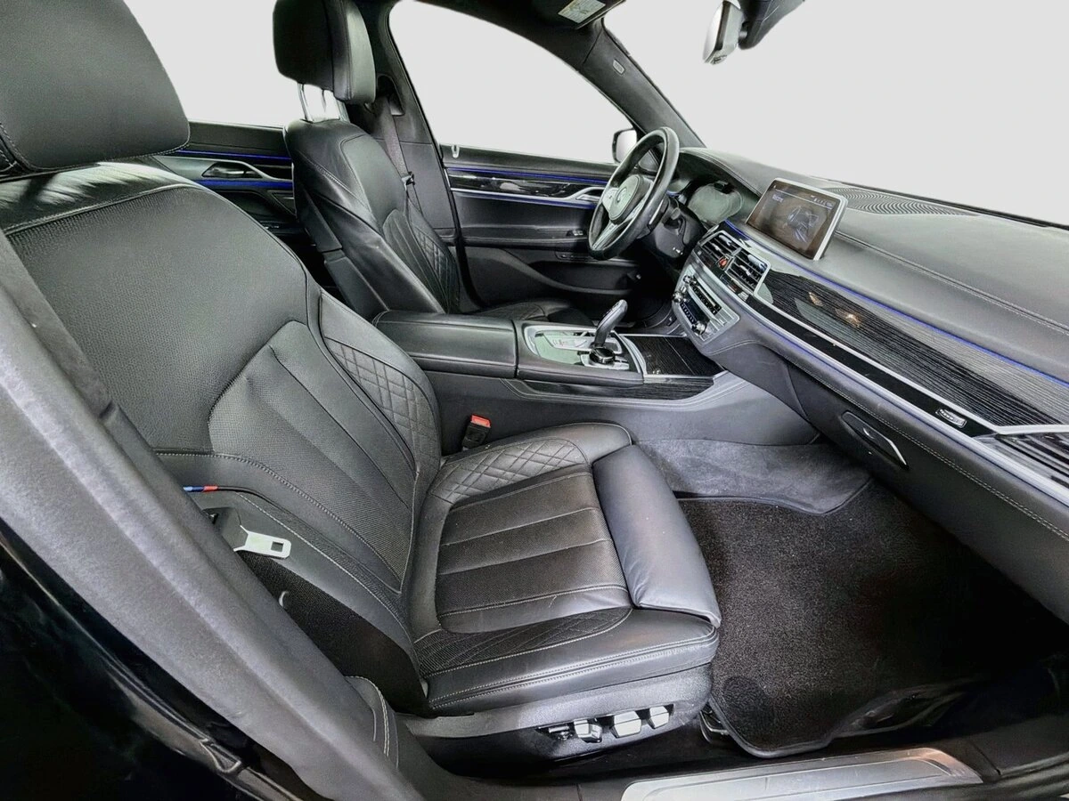 2020 BMW 7 Series 750i - Photo 31