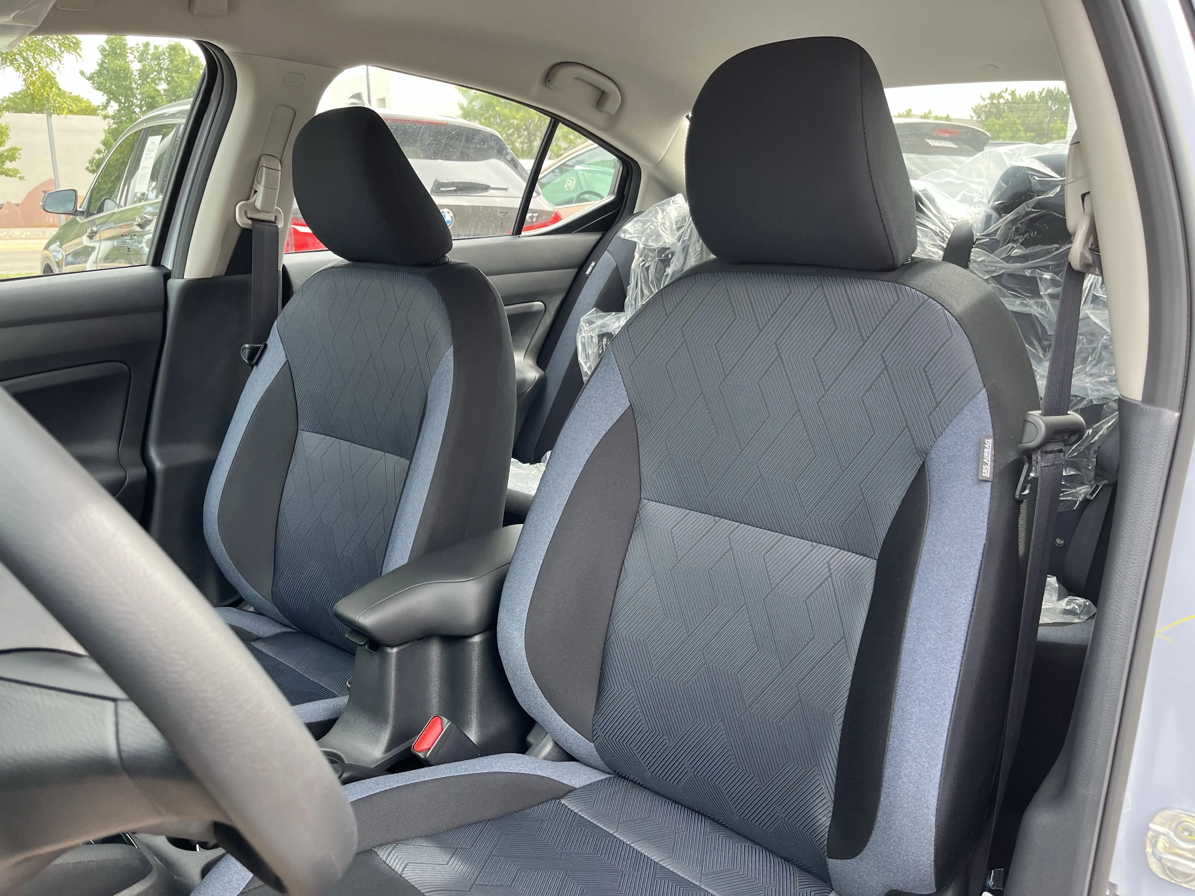 2025 Nissan Versa SV photo 6