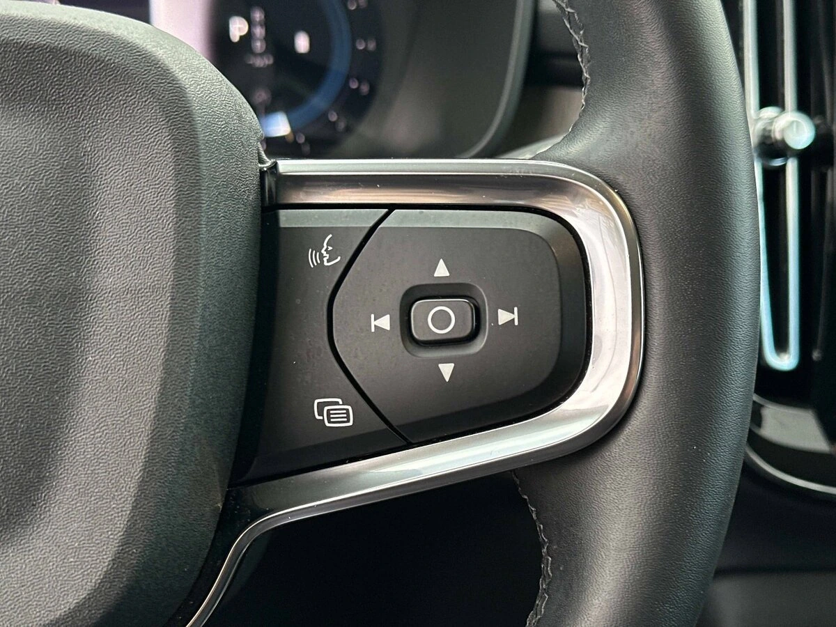 2023 Volvo - image 28